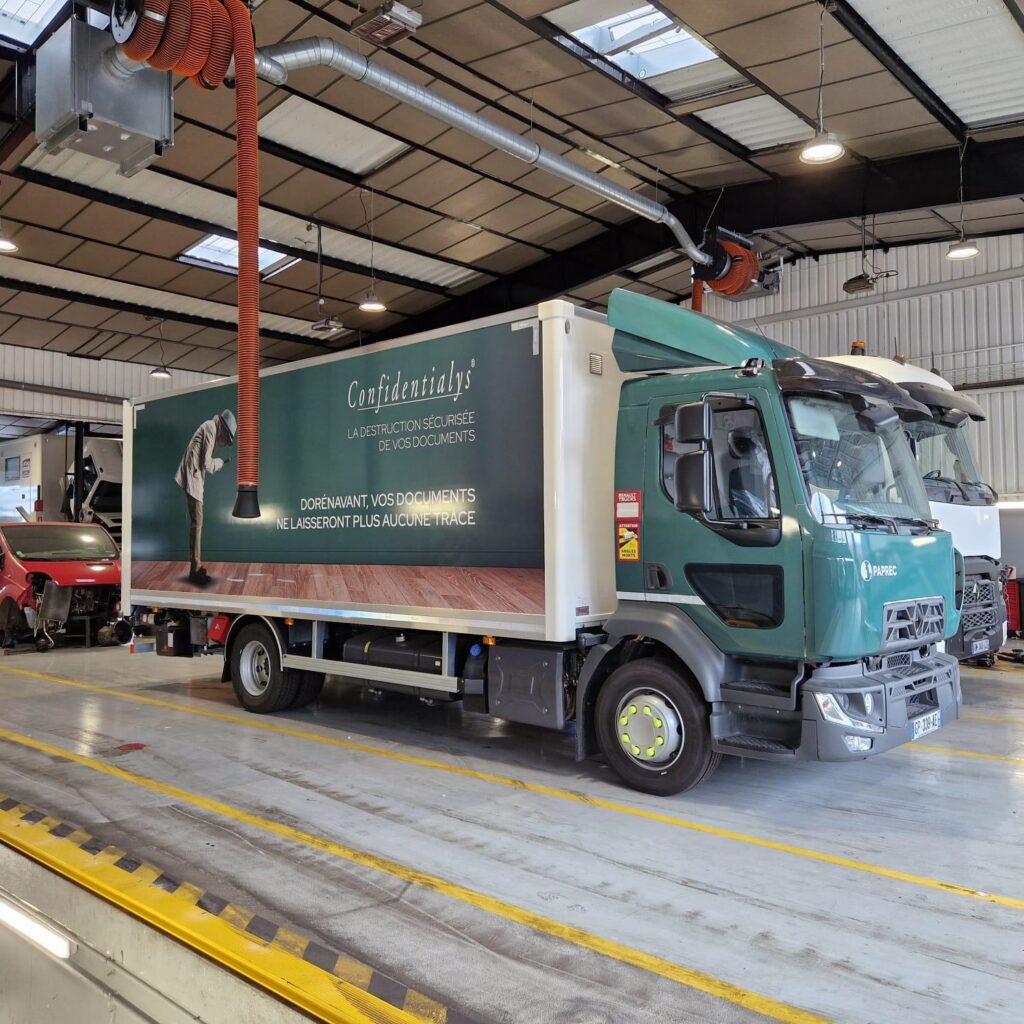 Photo d'un covering camion côte